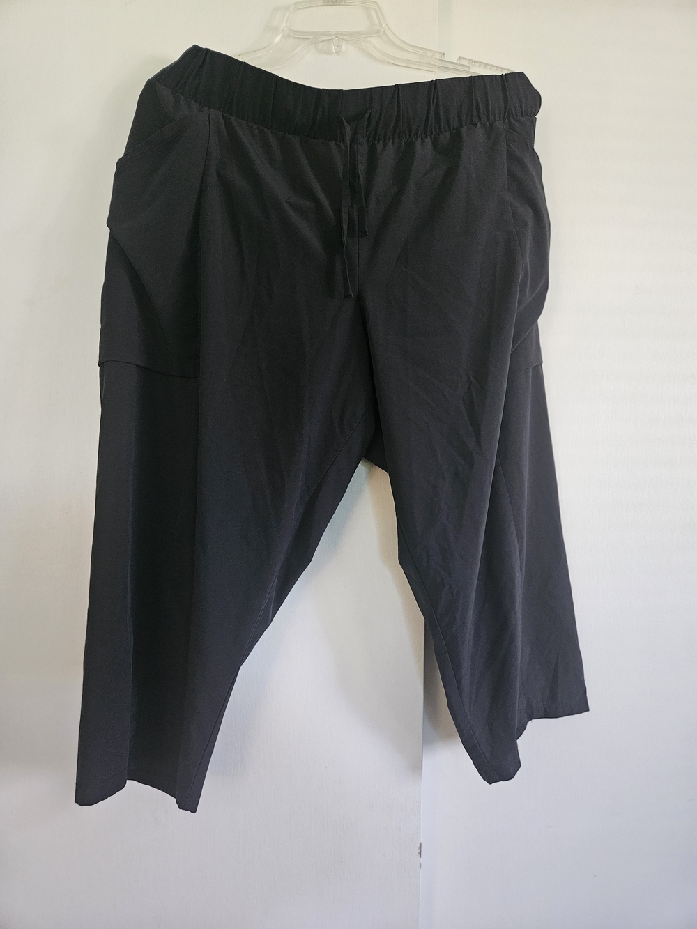 Black Wide-Leg Drawstring Capris